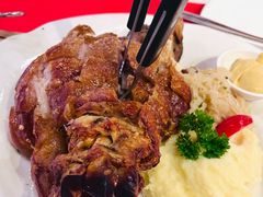 德式烤猪肘配酸菜土豆泥-申德勒加油站西餐厅(日坛路总店)