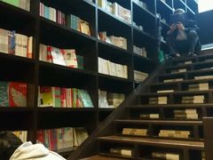 -钟书阁(松江泰晤士小镇店)