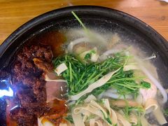 -丽虹云南过桥米线(兴工街店)