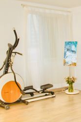 -闺蜜瑜伽·普拉提女性塑形馆