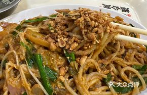 Stir-Fried Snail Noodles