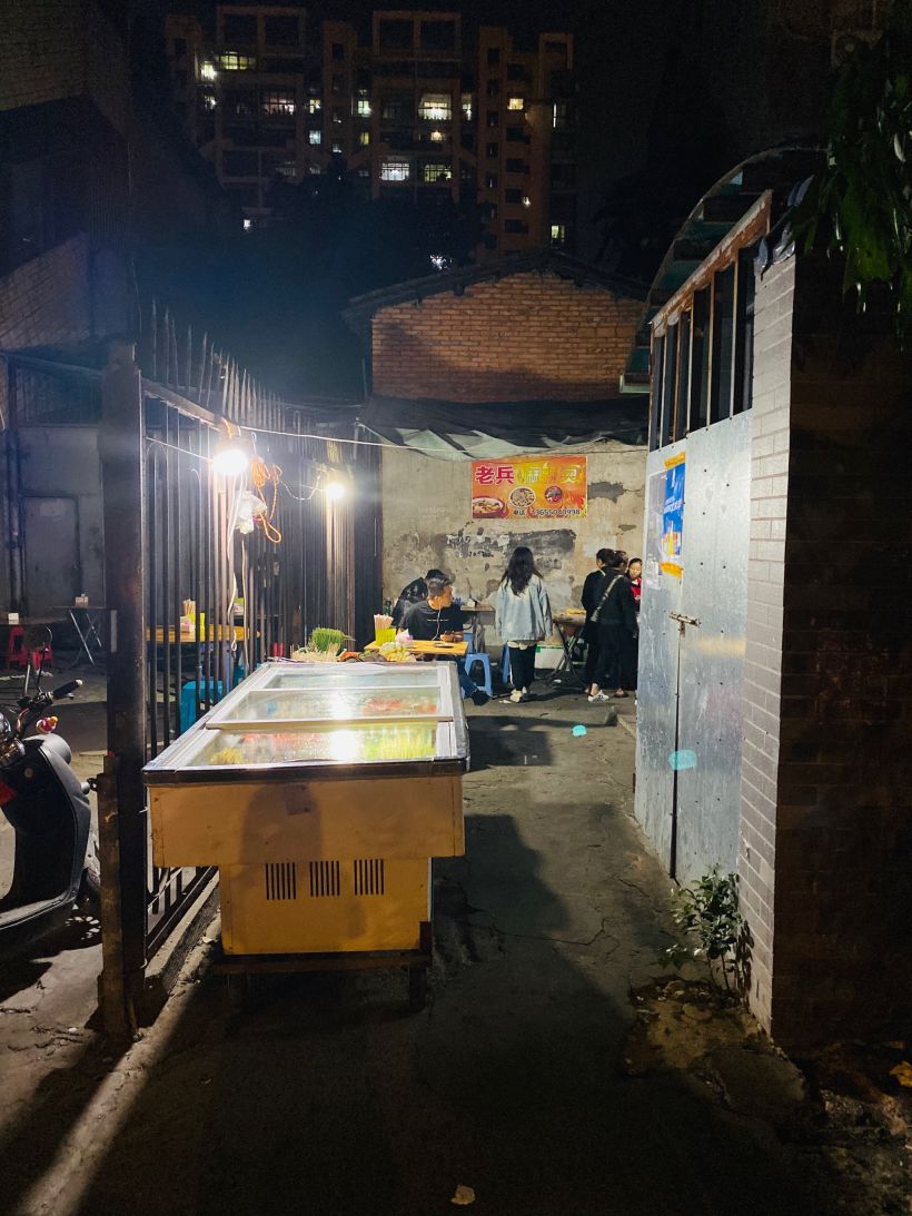【老兵麻辣烫】街边小摊上の美味