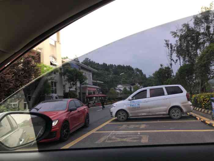 瓦屋山服务区-停车场-"点评商家:瓦屋山服务区停车场 商家地点.