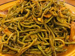 黑猪肉炒干豆角丝-王村姑老土炕莜面村(张北店)