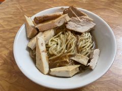 -松树干拌面店