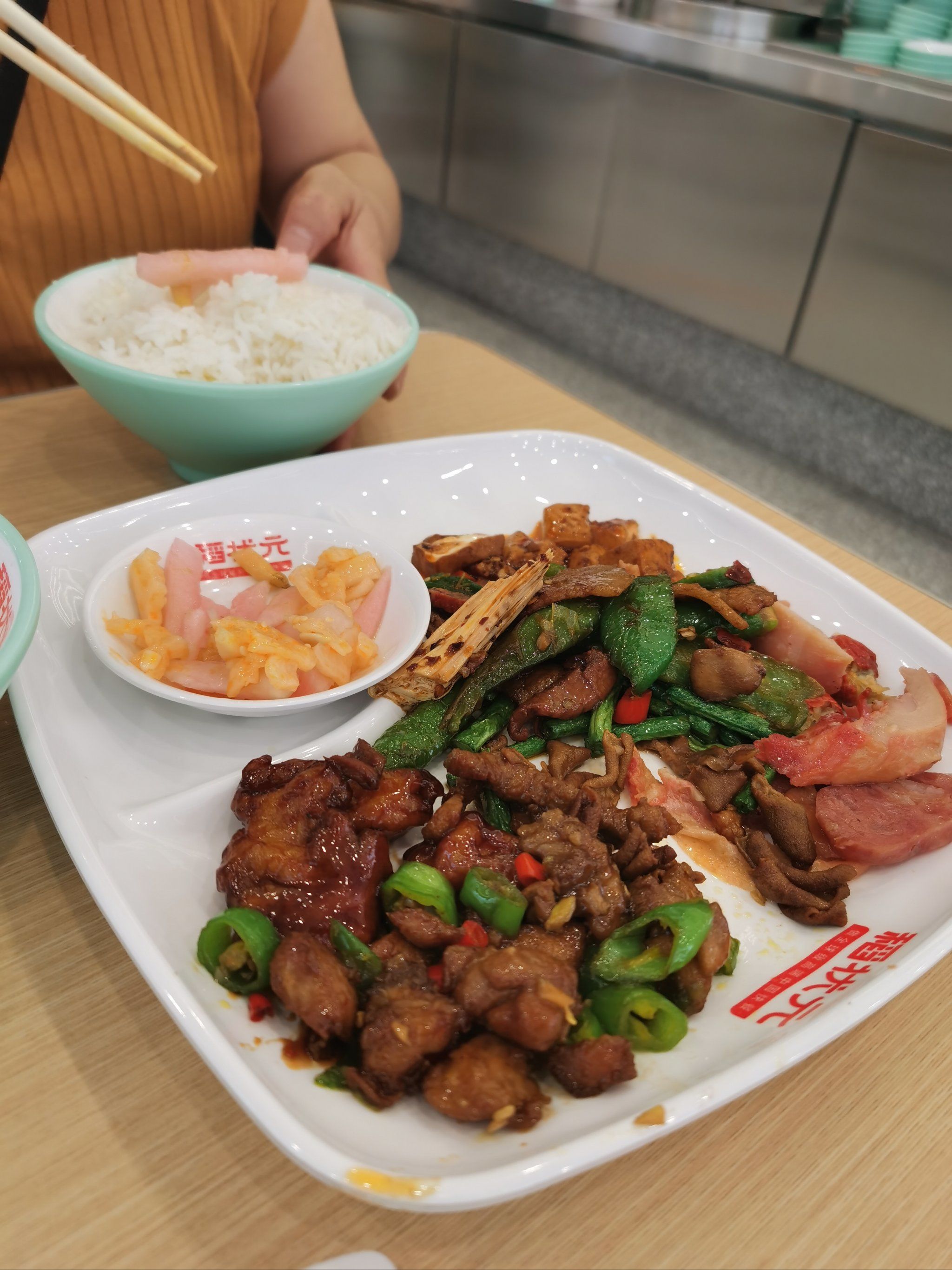 中式快餐 稻状元也能吃出满足!