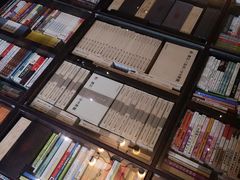 -钟书阁(松江泰晤士小镇店)