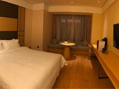 -全季酒店(上海青浦吾悦广场淀山湖大道店)