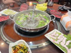 -闽粤一牛潮汕牛肉火锅