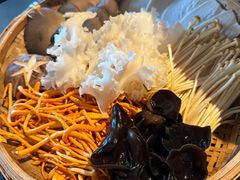 -尚尚仙·酸汤猪手·猪肚鸡火锅(华联万柳购物中心店)