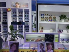 -提一眼镜·蔡司·依视路(小寨店)