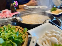 -大匠工房古船木艺术餐厅·猪肚鸡专门店(长白仙岛店)