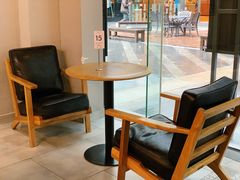 靠窗位-HELLO 27 意面·沙拉·帕尼尼