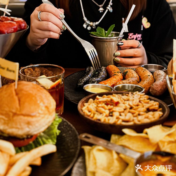 我居然在酒吧撑到扶墙出⁉️