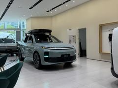 -理想汽车(世纪汇店)
