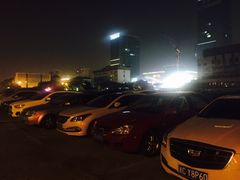 -丽丰购物中心·停车场