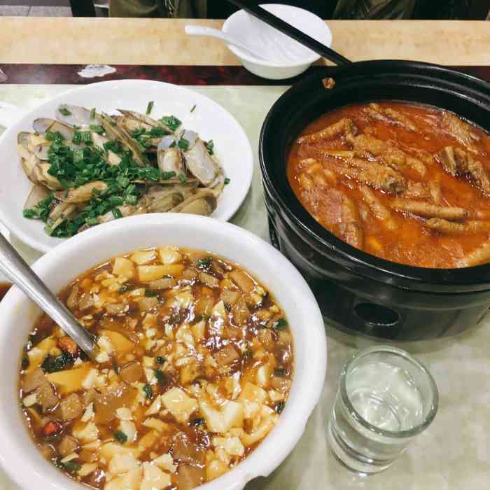 红灯笼龙凤饭店(中山西路店)-"从朱家尖坐大巴回来的路上,看小red b.