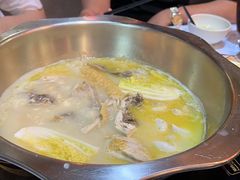 -鲜入围煮花胶鸡海鲜火锅