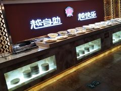 自助取餐区-火焰山自助烧烤涮石板烤肉(新华大街店)