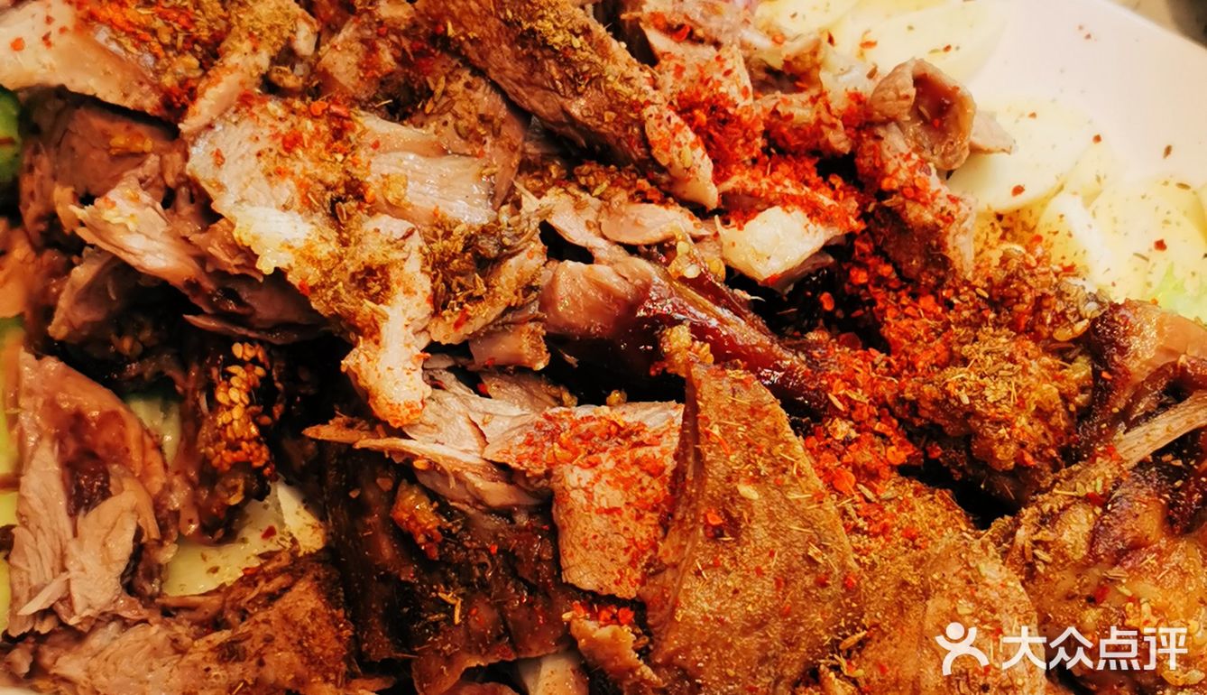 铁锅炖羊肉加个烤羊腿，简直了！！