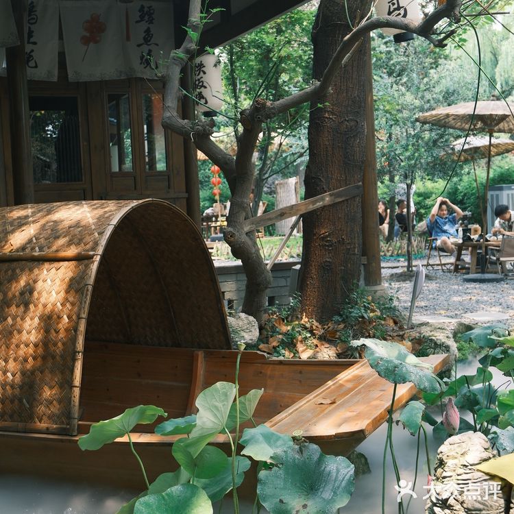 成都的这家茶铺🍵，周末居然要排几十桌，人气火爆为什么[胜利]