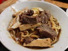 -松树干拌面店
