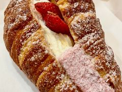 草莓巧克力奶冻可颂-KenGee仟吉(吉庆街店)