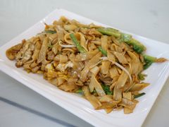 瘦肉鸡蛋炒河粉-覃记海鲜美食餐厅