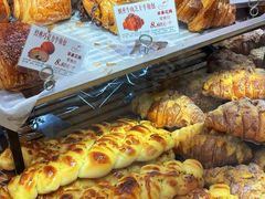 烟熏牛肉芝士牛角包-苹果花园(枫林路店)