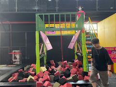 -嘿哟动霸CHUA·新潮玩运动娱乐中心·蹦床滑冰团建乐园