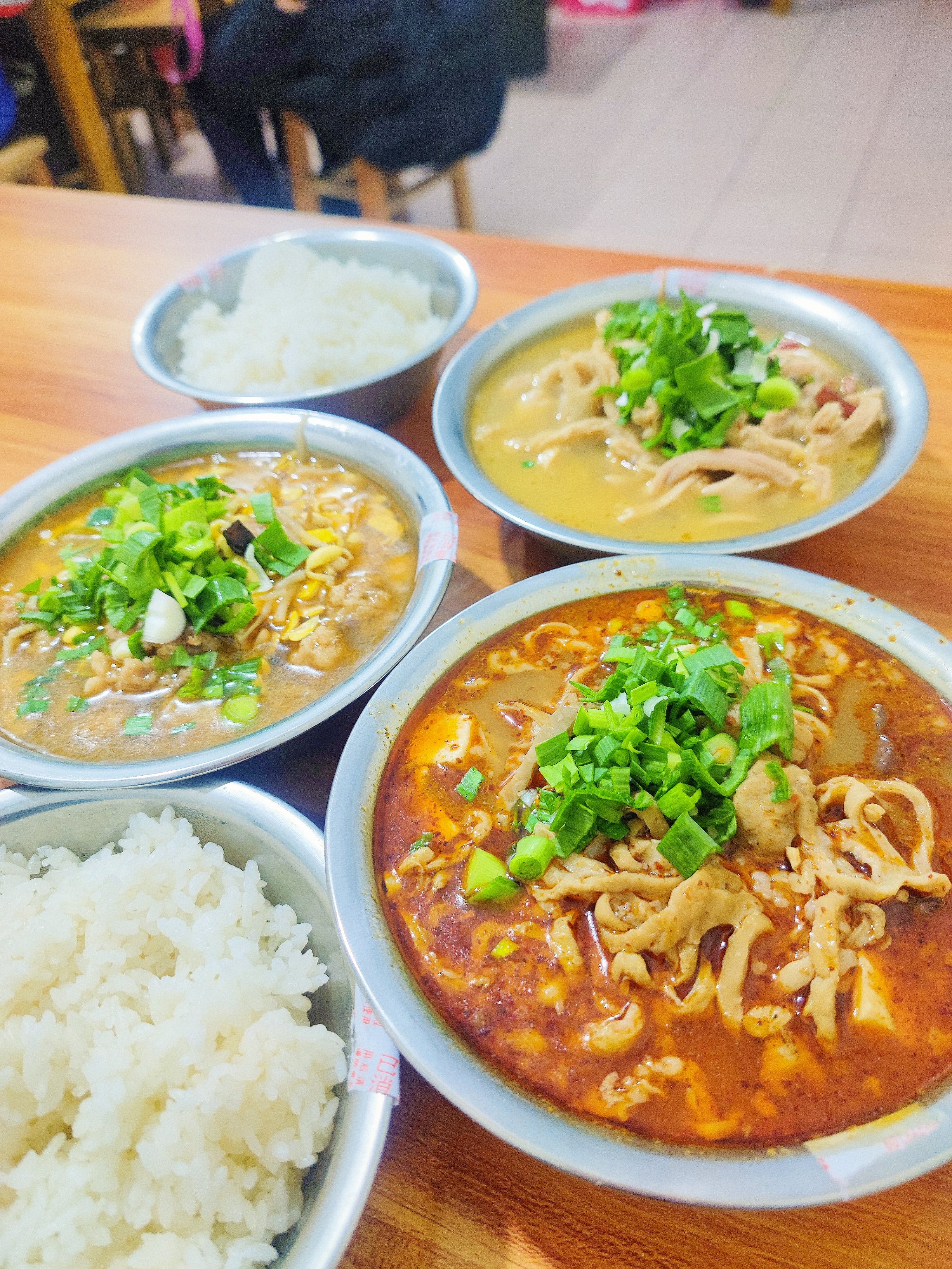 罗山街道美食图片