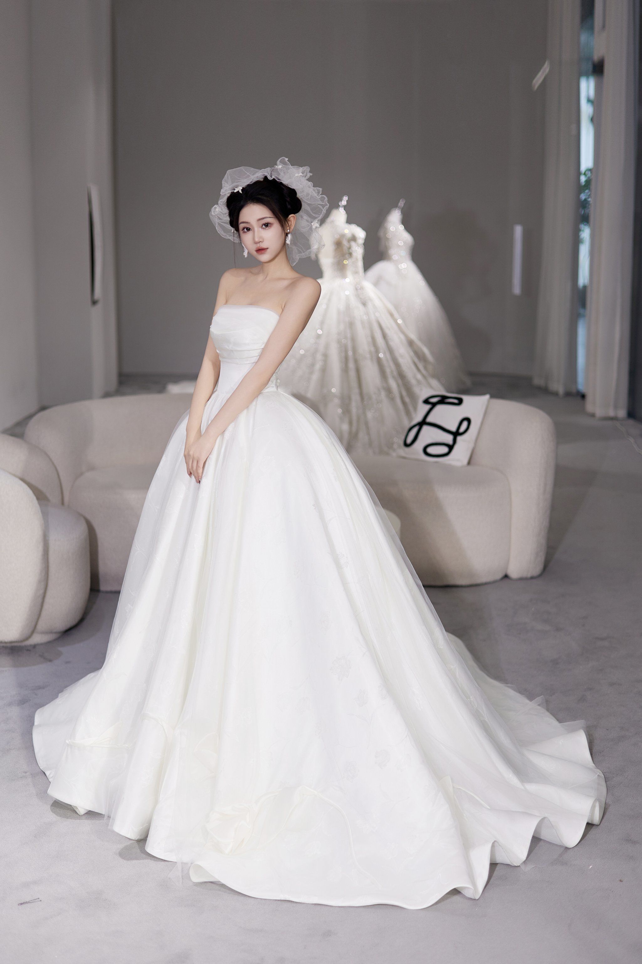 让无数少女心动的抹胸缎面来啦🤍开封婚纱