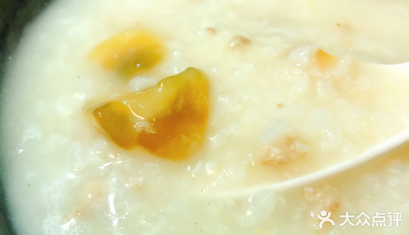 十五分钟快手早餐！营养美味的皮蛋瘦肉粥