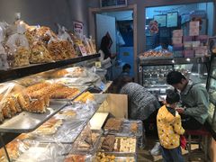 面包甜点陈列柜-宏发红西饼屋(天津路店)