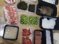 -老牌坊云南鱼豆花火锅(爱建店)