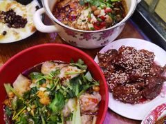 -爆炸头阿姨小四川正宗川味小吃(无任何分店)