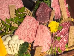 -山川小町·极番烧肉(新地假日广场店)