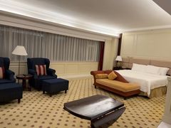 -深圳富苑皇冠假日套房酒店