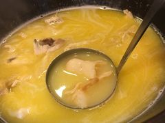 -鲜入围煮花胶鸡海鲜火锅