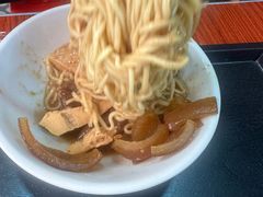 -松树干拌面店