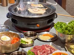 -围炉肉舍•炭烤活鳗•丹东海鲜烤肉(步行街店)