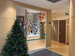 -瑞尔齿科(上海长风大悦城店)