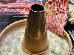 -洞庭洲·防空洞火锅·铜锅涮肉·烧烤(新百广场店)