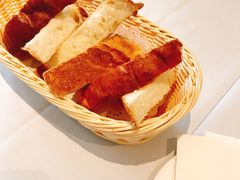 手工自制面包配玫瑰盐黄油-哈布斯扒房(华发商都店)