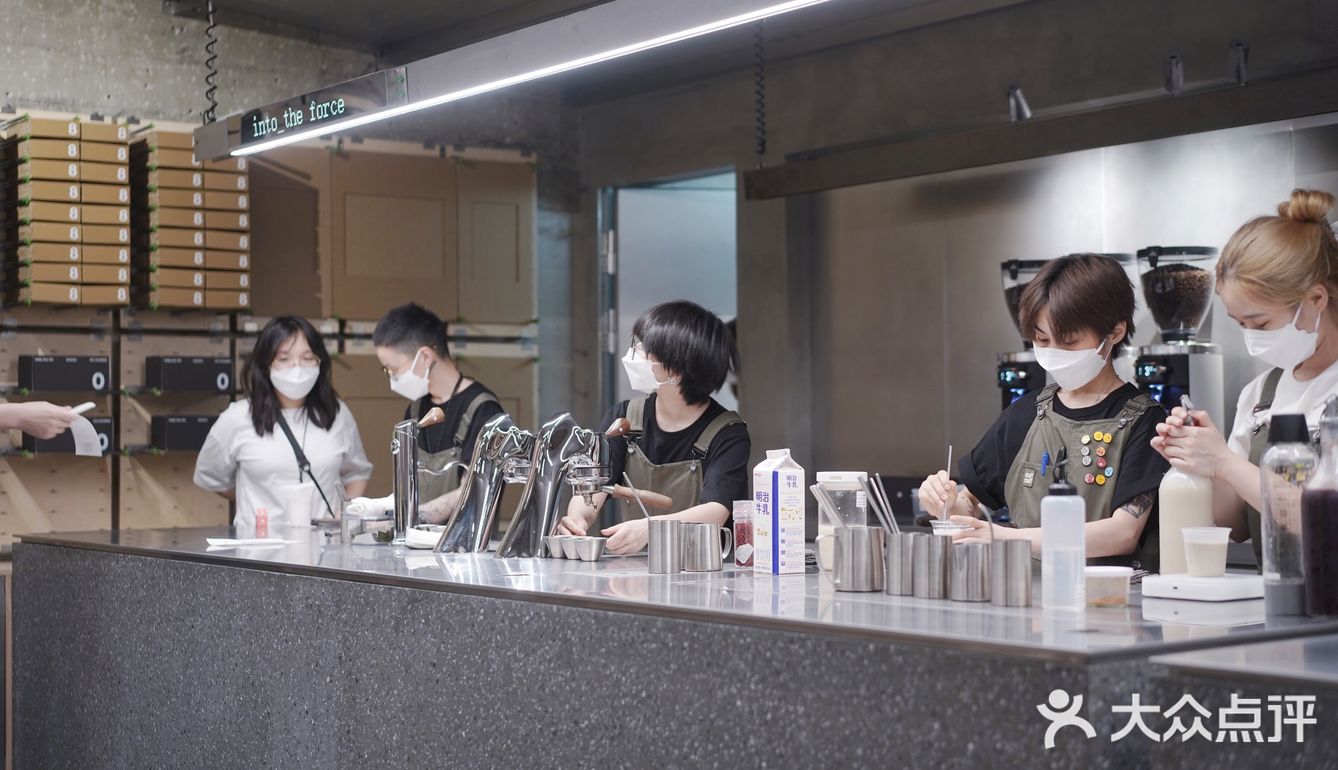 三顿半上海开店了，只卖8号和0号。