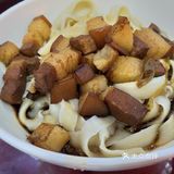 看着都腻，尝了一块，料包的味道太重，没有肉香味