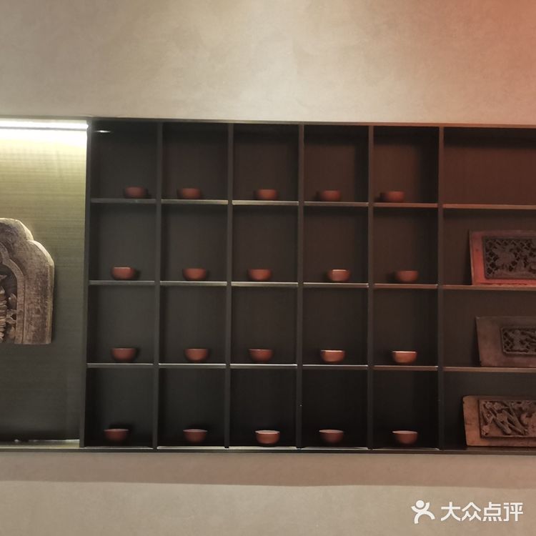 特别是摆盘特别好看。不管是品尝还是拍照都值得一试