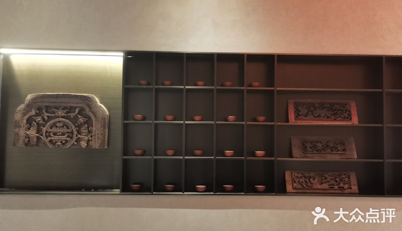 特别是摆盘特别好看。不管是品尝还是拍照都值得一试