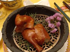 松香脆皮乳鸽-白家大院·王府宫廷菜(苏州街店)