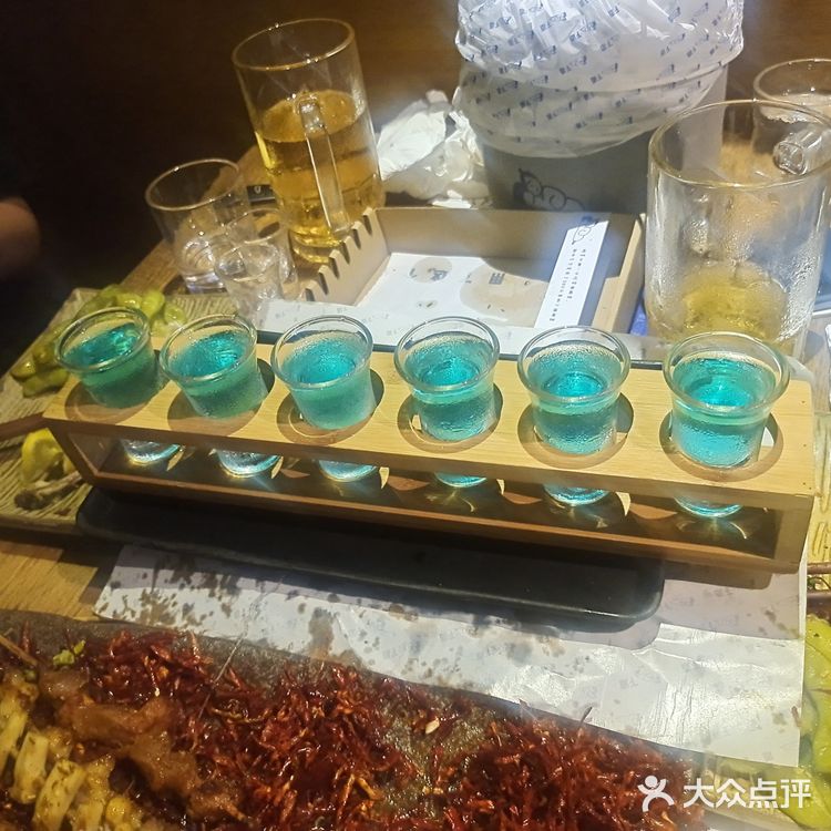 老友记约饭了，组局来吃烤串